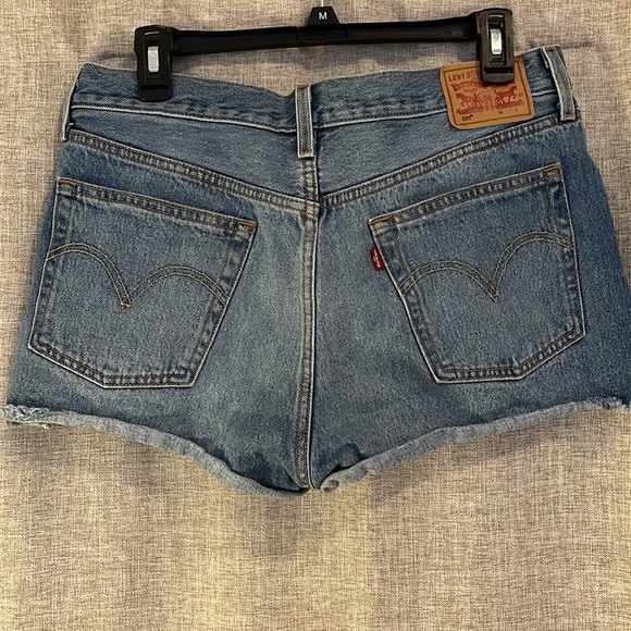 LEVI Jean Shorts - Picture 2 of 2